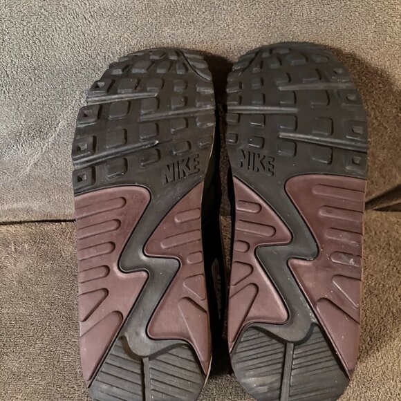 Men’s Authentic Nike Air Max SNEAKERS, Size 8.5, Wine/Black Color, Great Shape main image 6